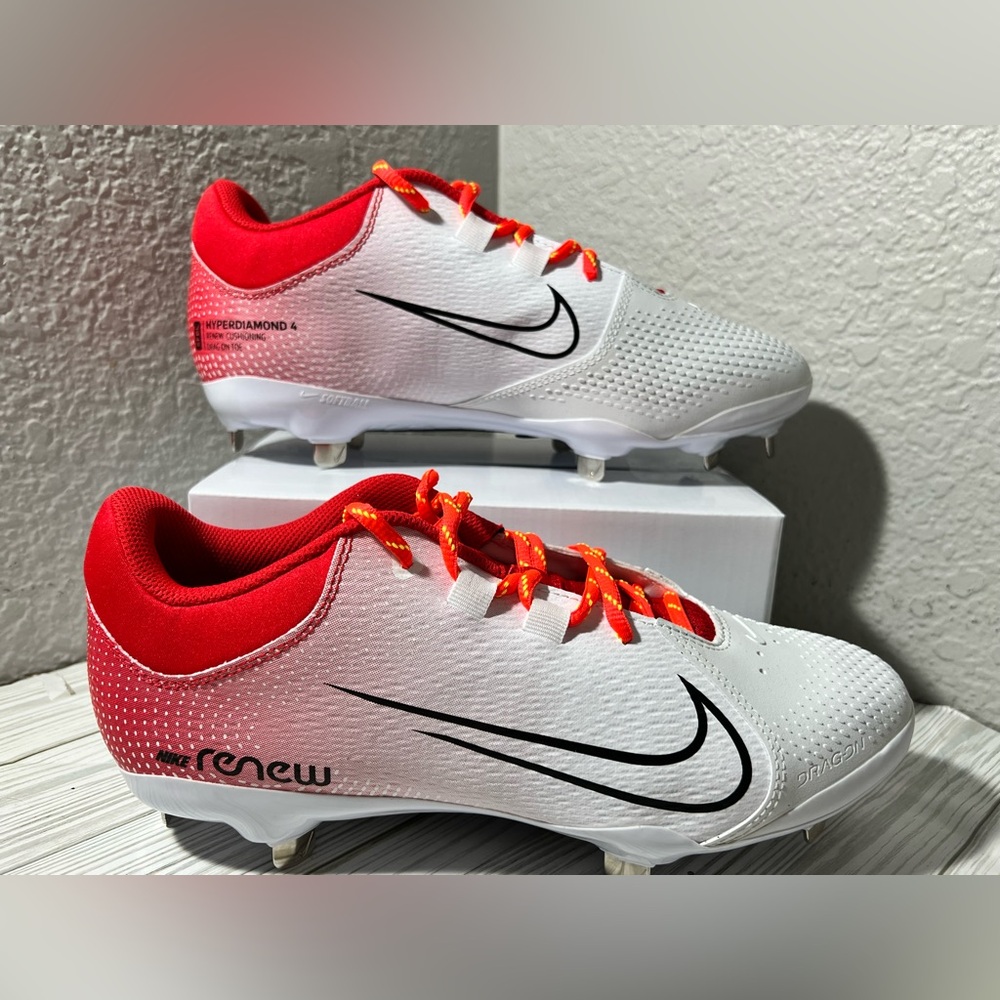 Nike Women's Hyperdiamond 4 Pro Metal Fastpitch Softball Cleats Size 9.5 white